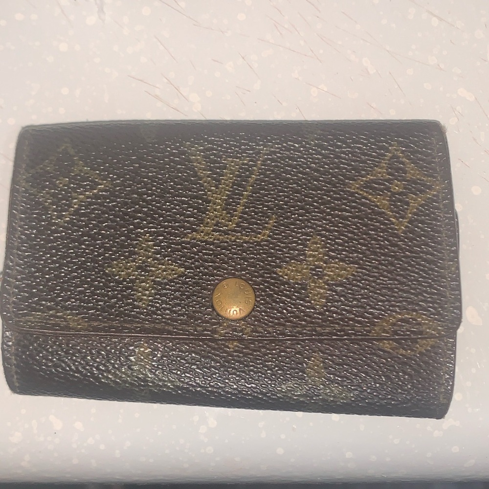 Louis Vuitton Monogram Fold-Over keyholder in Brown and Gold hardware